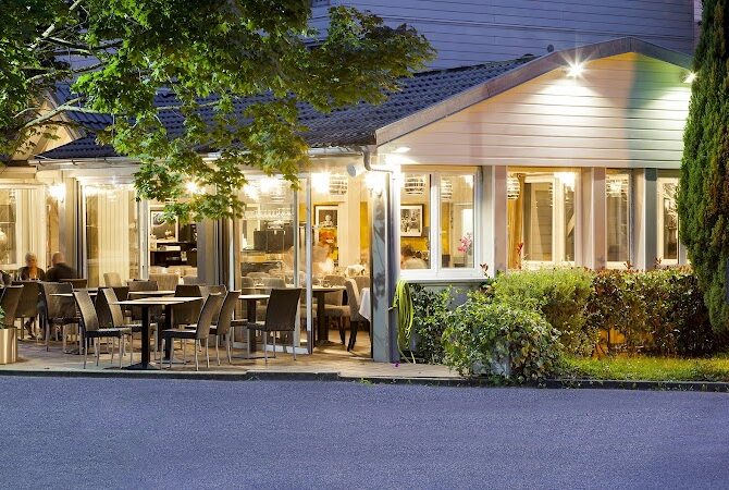 Restaurant Hôtel Acadie Les Ulis à Villebon-sur-Yvette, France