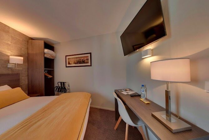 Restaurant Hôtel Acadie Les Ulis à Villebon-sur-Yvette, France