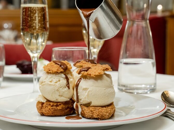 Hôtel Restaurant Au Boeuf Couronné à Paris, France