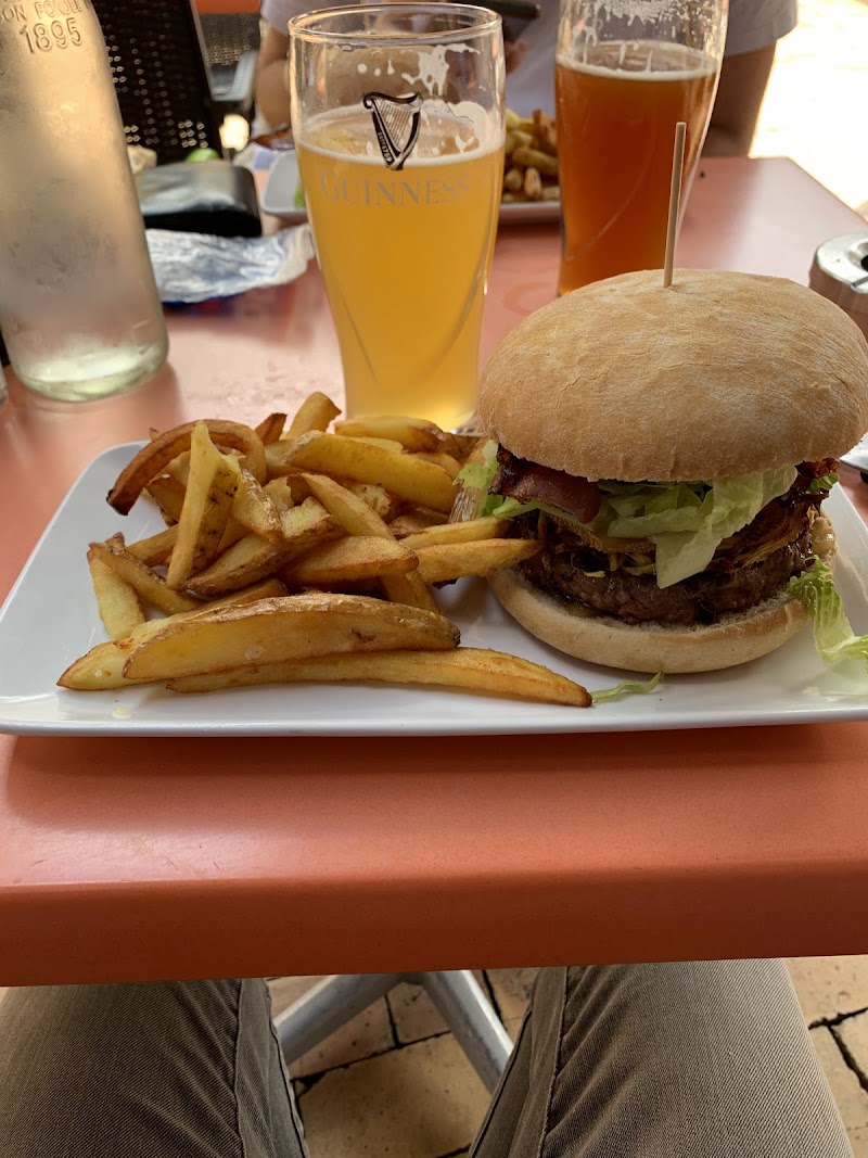 Irish Pub The Quay / Restaurant En Marge à Castres, France — photo 2
