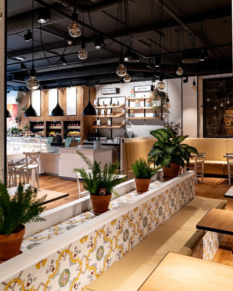Restaurant IT – Italian Trattoria Paddock à Romainville, France — photo 1