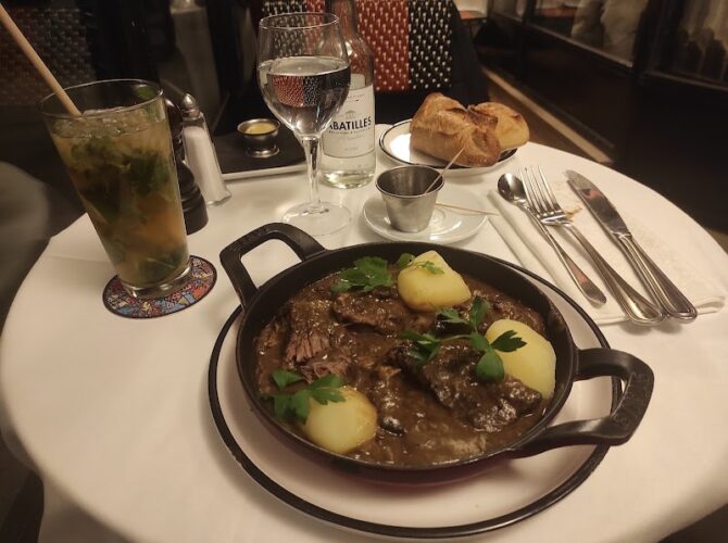 Restaurant La Belle Ferronnière à Paris, France