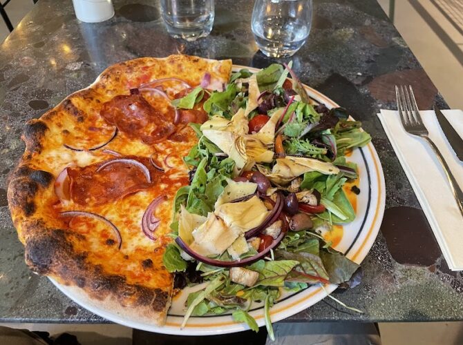 Restaurant La Belle Pizze à Paris, France