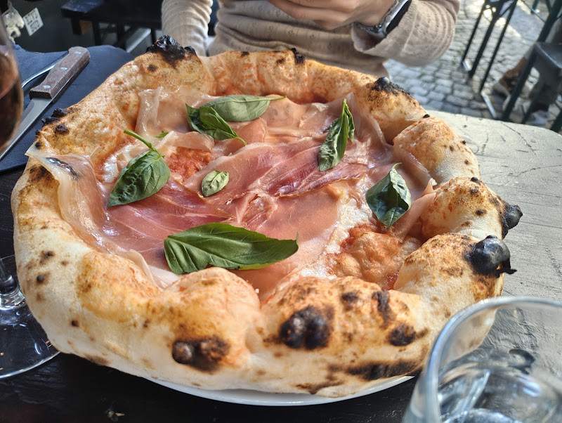 Restaurant La Bottega della Pizza “SABLON” à Bruxelles, Belgique — photo 2