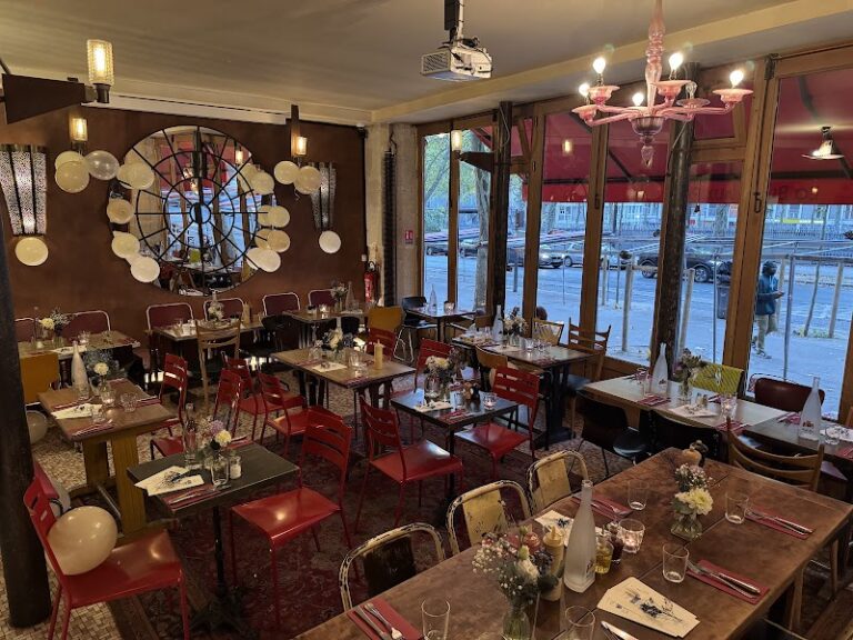 Restaurant La Butte Aux Piafs à Paris, France — photo 1