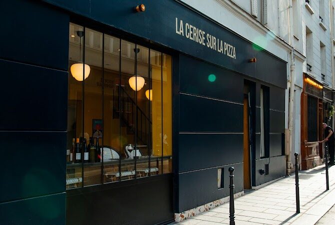 Restaurant La Cerise sur la Pizza – Place des Vosges à Paris, France