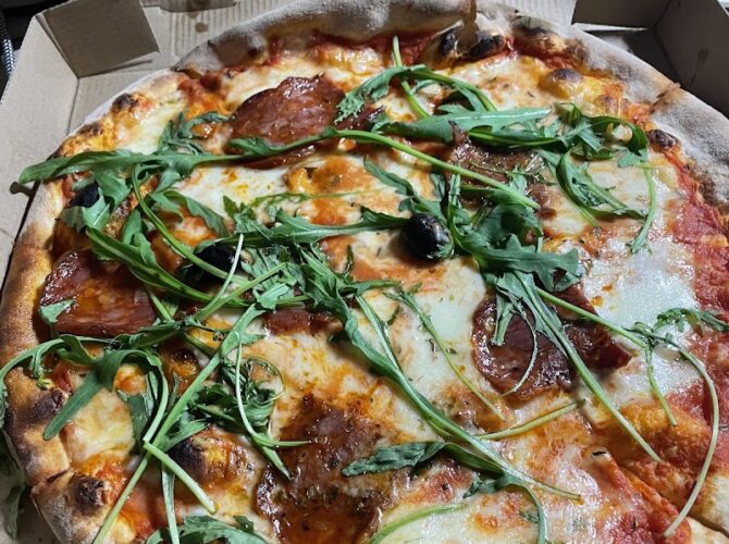 Restaurant La Cerise sur la Pizza – Place des Vosges à Paris, France