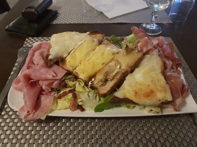 Restaurant La Crêperie Fleurie à Varennes-sur-Seine, France