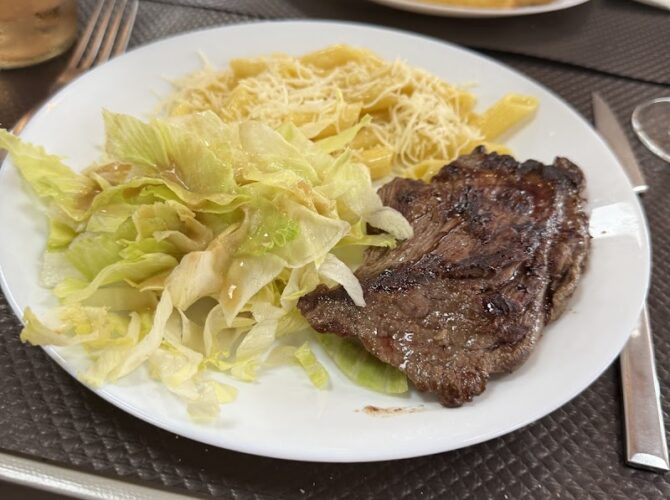 Restaurant La Gerbe d’Or à Prunay-le-Gillon, France