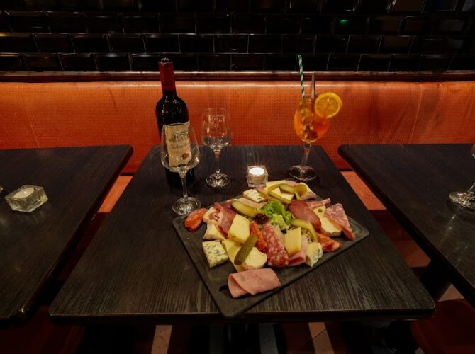 Restaurant La Nouvelle Etoile à Paris, France