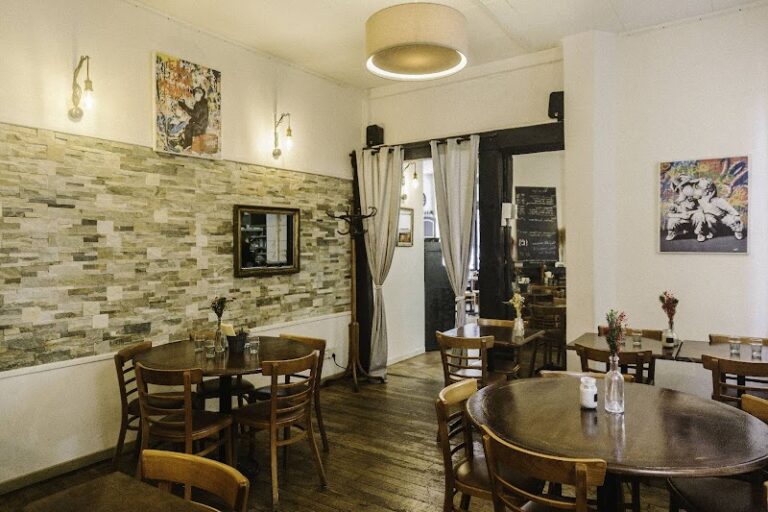 Restaurant La P’tite Vadrouille à Paris, France — photo 1