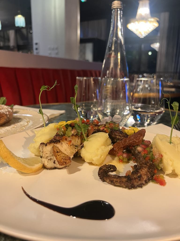 Restaurant La Rose Bleue à Paris, France