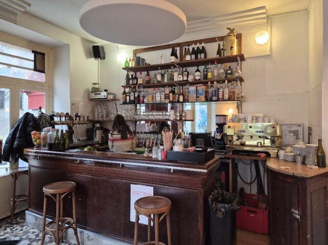 Restaurant La Source à Paris, France