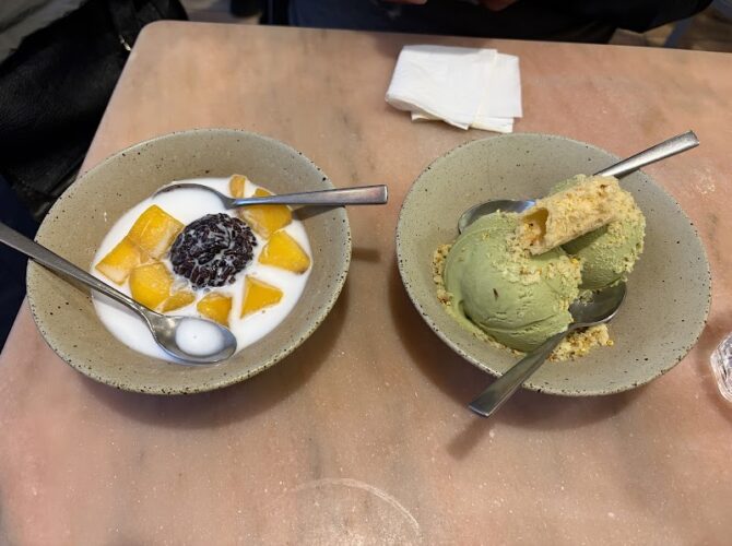 Restaurant La Taverne de Zhao_Canal Saint-Martin à Paris, France