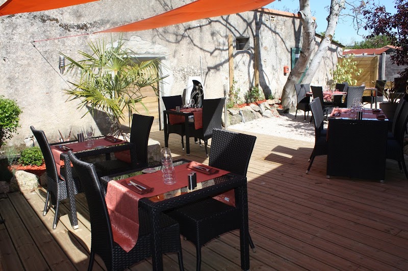 L’Arôme Restaurant à Cugand, France