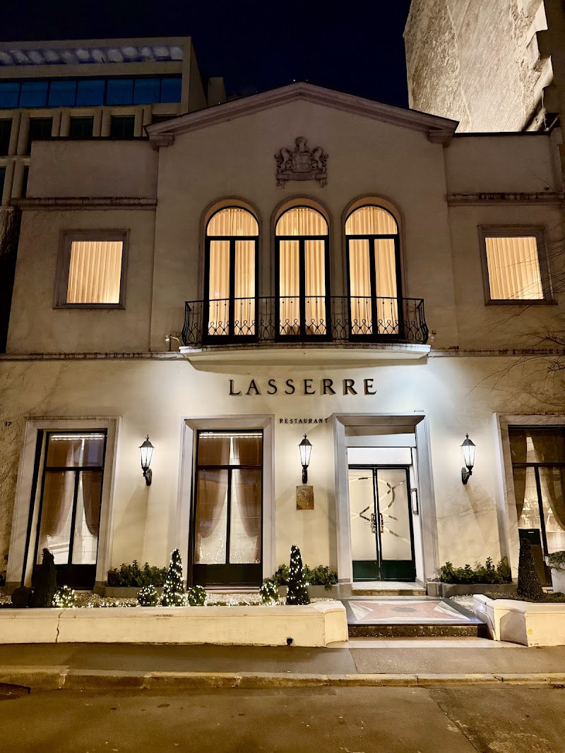 Restaurant Lasserre à Paris, France — photo 3