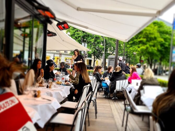 Restaurant L’Avenue à Paris, France