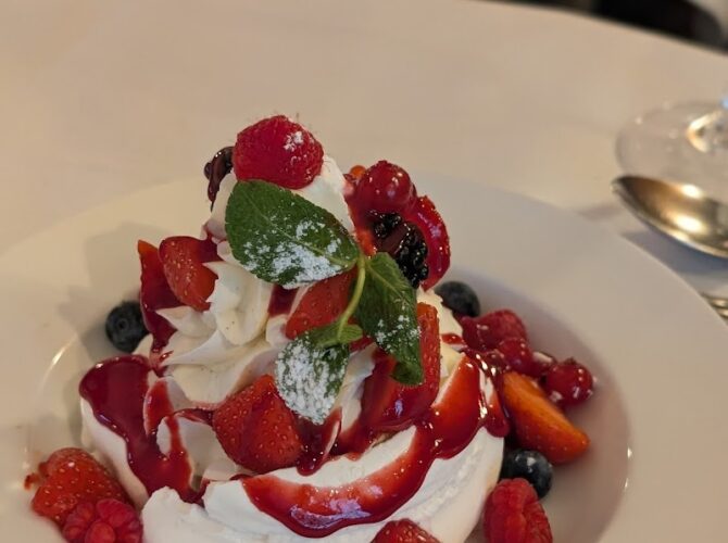 Restaurant L’Avenue à Paris, France