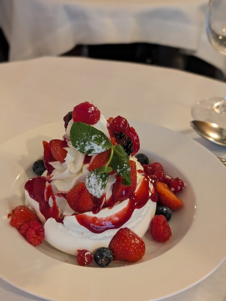 Restaurant L’Avenue à Paris, France