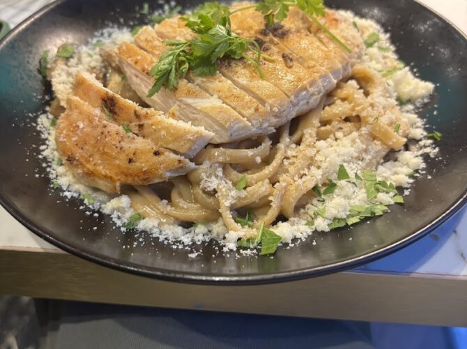 Restaurant Le 8eme à Paris, France