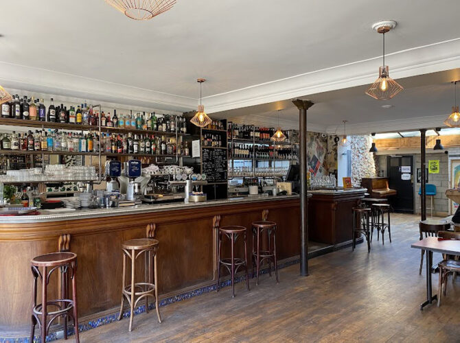 Restaurant Le Bal Perdu à Bagnolet, France