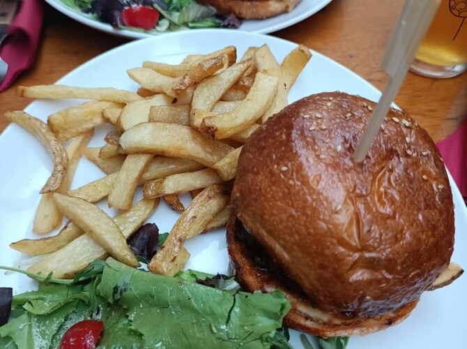 Restaurant Le Bal Perdu à Bagnolet, France