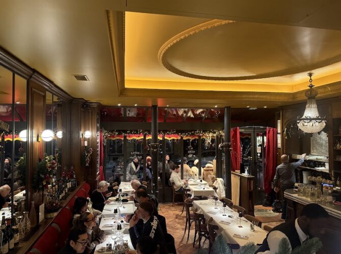 Restaurant Le Bistro Marbeuf à Paris, France