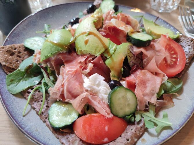 Restaurant Le Chalet du 8ème à Paris, France