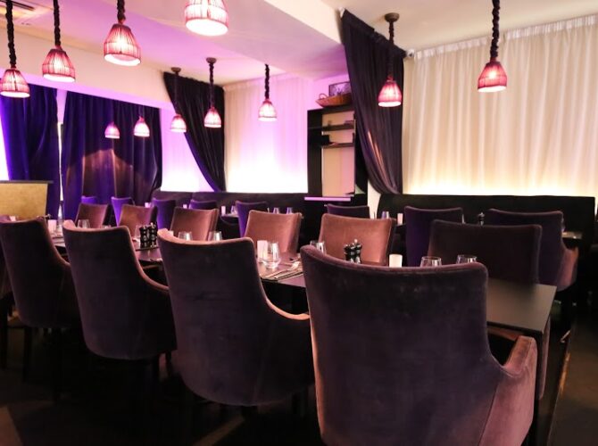 Restaurant Le Confidentiel à Paris, France