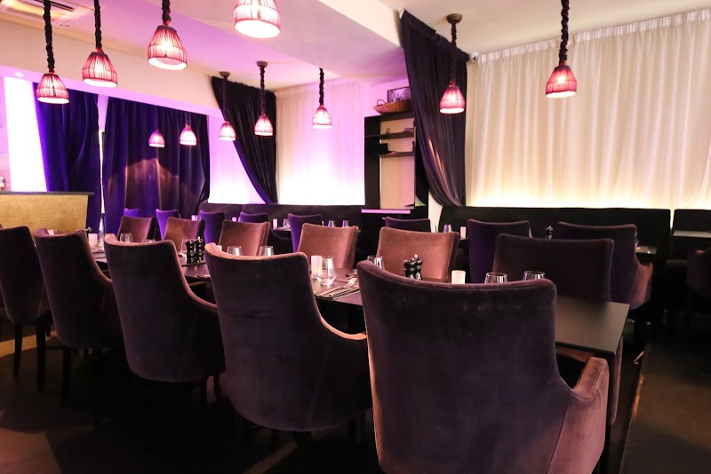 Restaurant Le Confidentiel à Paris, France