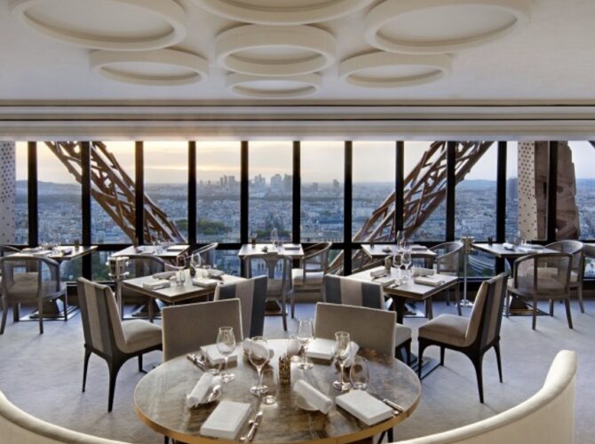 Restaurant Le Jules Verne à Paris, France