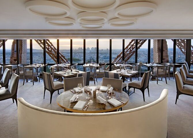 Restaurant Le Jules Verne à Paris, France