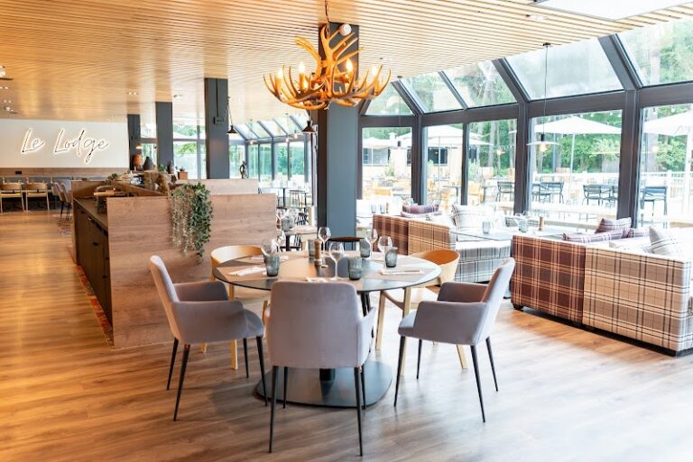 Le Lodge restaurant à Saint-Étienne-du-Rouvray, France — photo 1
