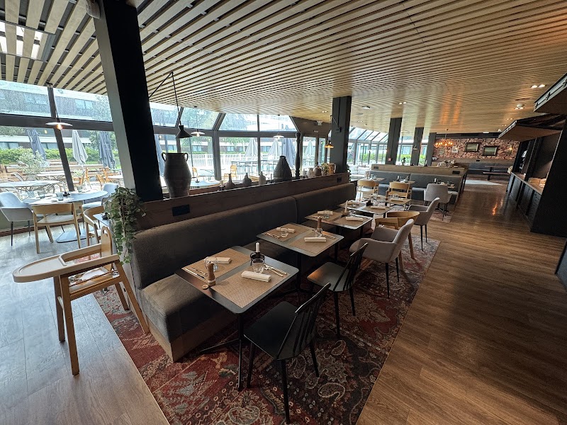 Le Lodge restaurant à Saint-Étienne-du-Rouvray, France — photo 3