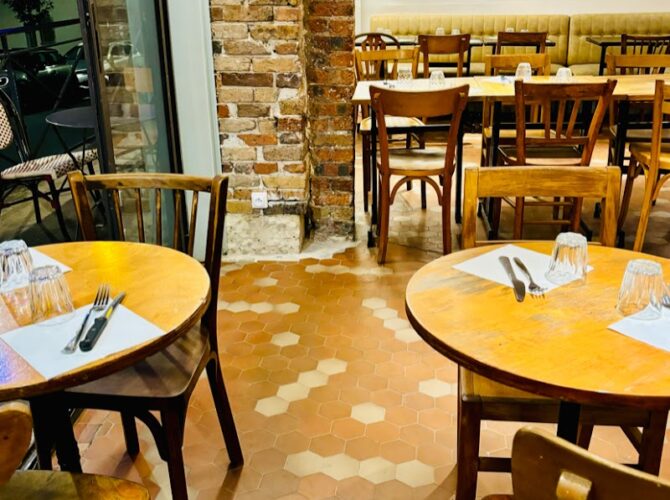 Restaurant Le Petit Relais à Paris, France