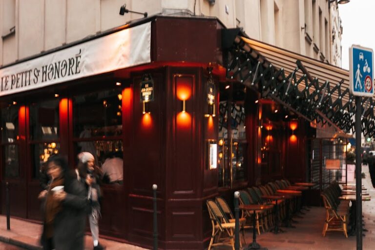 Restaurant Le Petit Saint-Honoré à Paris, France — photo 1