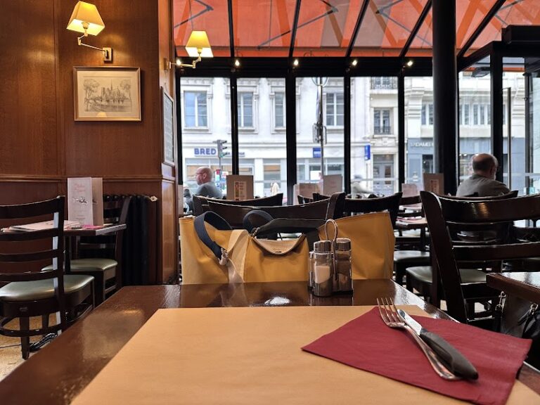 Restaurant Le Relais du Louvre à Paris, France — photo 1