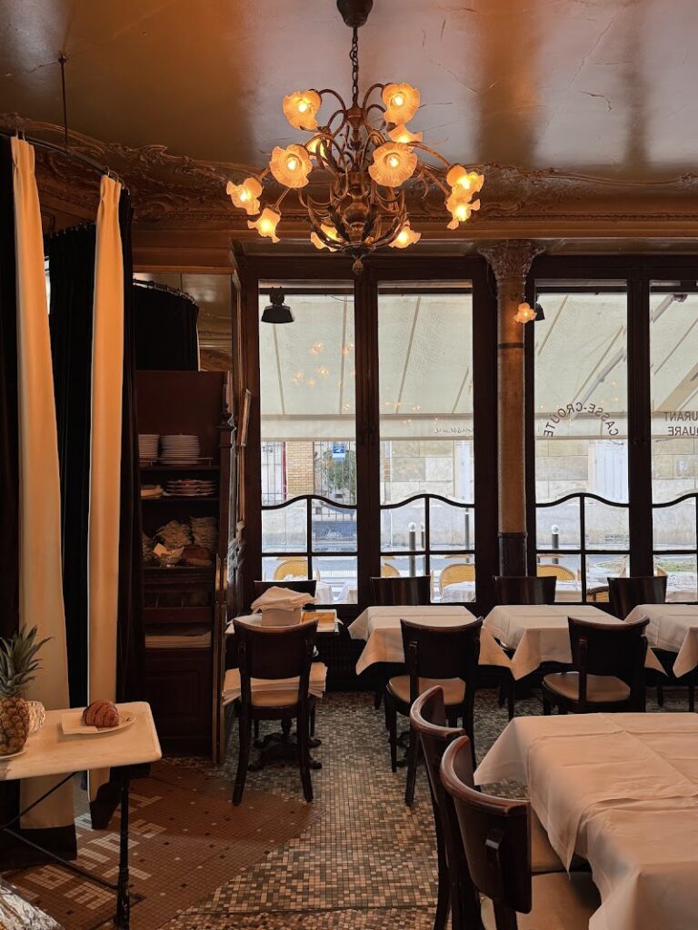 Restaurant Le Square Trousseau à Paris, France — photo 1