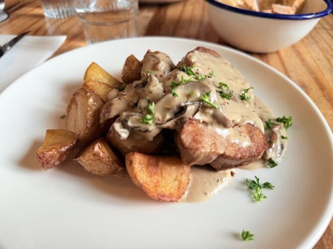 Restaurant Le Stendhal Paris 20 à Paris, France