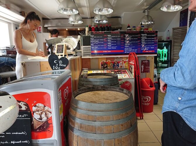 Restaurant Le Sun – Burgers/Paninis/Sandwichs Basque – Grande plage Biarritz à Biarritz, France