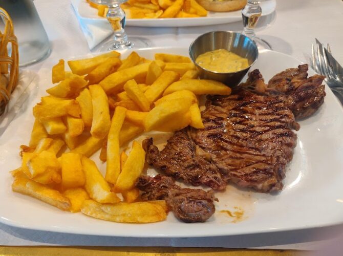 Restaurant Le Week-end à Montrouge, France