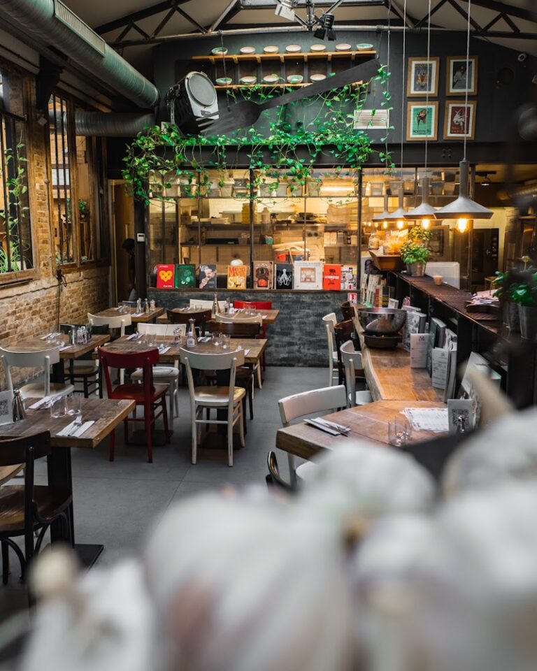 Restaurant Les Amis Des Messina à Paris, France — photo 1