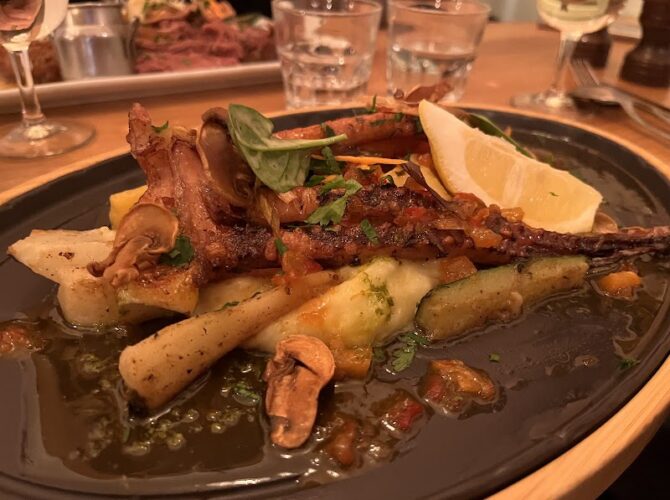 Les Mondes Bohèmes – Restaurant Paris 20 à Paris, France