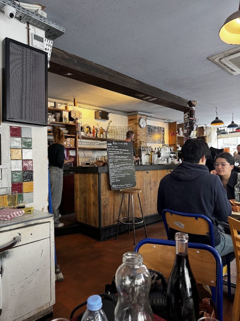 Restaurant Les pères populaires à Paris, France — photo 1