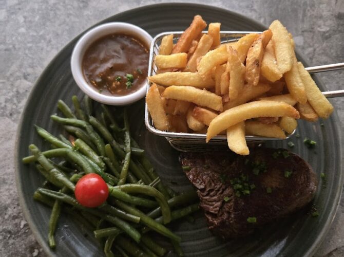 Restaurant Les Tontons du Huitième à Paris, France