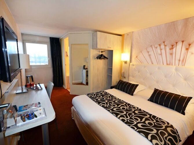 Restaurant Logis Hôtel des Lacs à Viry-Châtillon, France