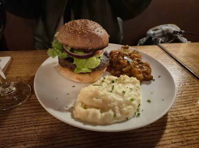 Restaurant Louise Café à Paris, France
