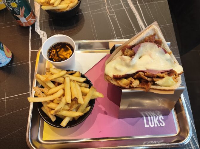 Restaurant LÜKS Kebab Paris 11 à Paris, France