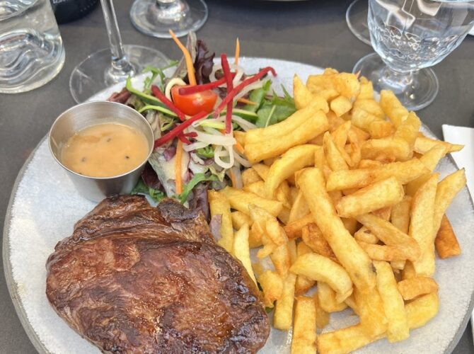 Restaurant Maison Péret à Paris, France