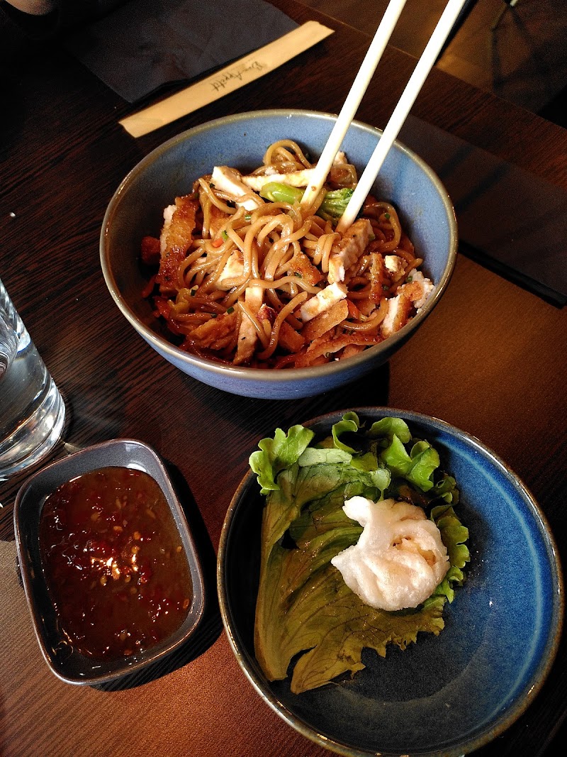 Restaurant Nooshi’s – Noodles & Sushis à Montereau-Fault-Yonne, France